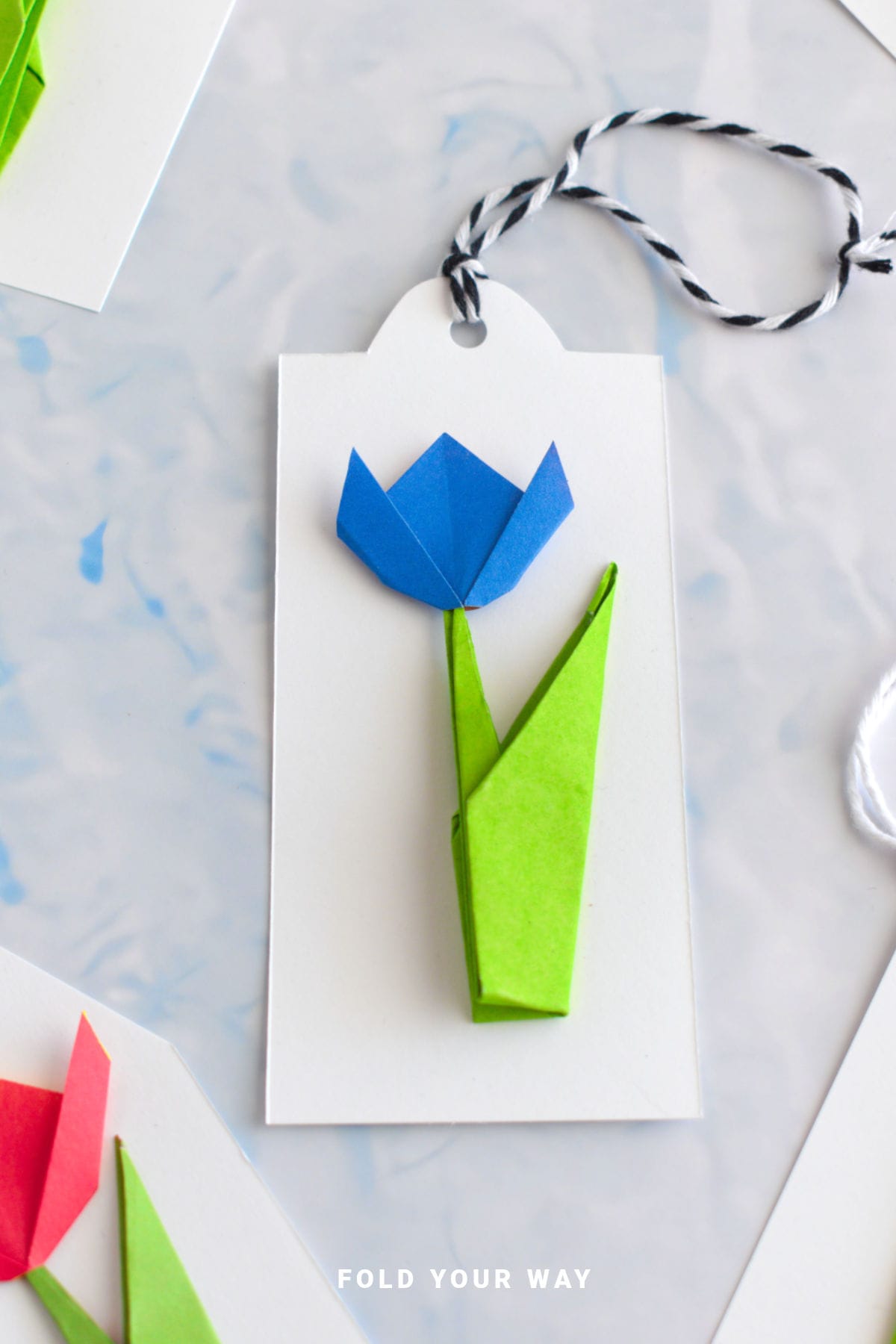 Blue tulip gift tag.